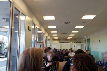 Imatge de la sala d’espera d’ahir d’Urgències de l’Arnau de Vilanova.