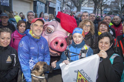 La cuarta Marxa de la Boira, celebrada ayer por la mañana en Tàrrega y alrededores, contó con una inscripción de 800 participantes en dos circuitos a elegir de 10 y 24 km.