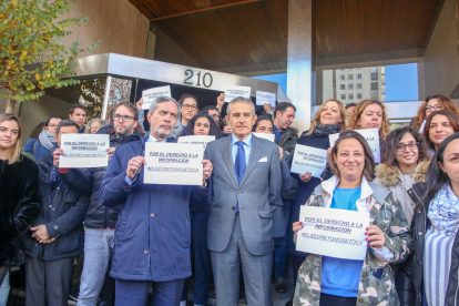 Periodistes d’Europa Press manifestant-se, ahir, a Madrid.