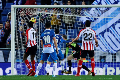 Iñaki Williams marca el gol amb què l’Athletic es va emportar un punt del camp de l’Espanyol. 