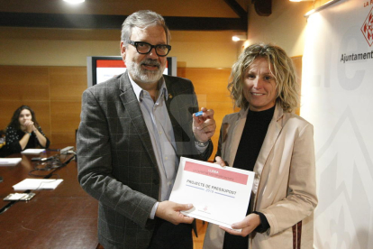 L'alcalde de Lleida, Fèlix Larrosa, i la primera tinent d'alcalde Montse Mínguez, durant la presentació del projecte de pressupostos per al 2019.