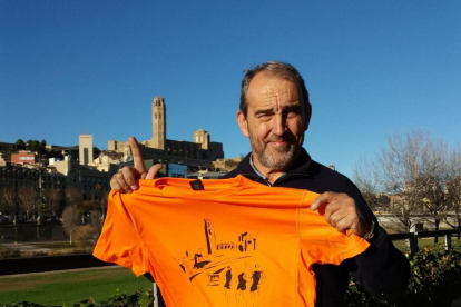 Josep Maria Batlle, con la camiseta de la 38ª Pujada a la Seu Vella