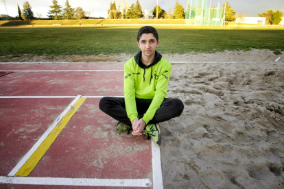 Pere Pané ayer en las pistas de atletismo  municipales de Les Basses donde entrena.