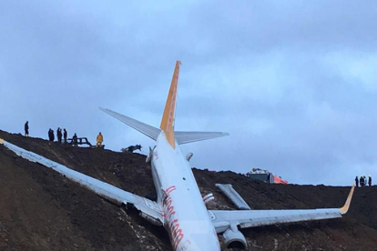 Un avió turc voreja la tragèdia a l'aterrar