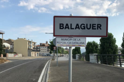 El CDR col·loca cartells 'republicans' a les entrades de Balaguer