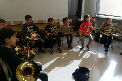 Una clase magistral de trompa, ayer en el Conservatori a cargo de un músico de la Simfònica del Vallès.