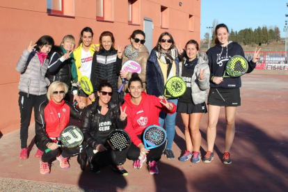 El equipo femenino de pádel del Sícoris Club sube a Segunda categoría