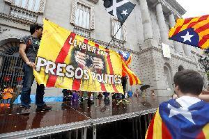 Els CDR impedeixen una manifestació en defensa del castellà a Barcelona
