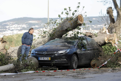L’huracà va tocar terra a la península Ibèrica a Figueira da Foz, on el vent va arribar als 176 quilòmetres per hora.