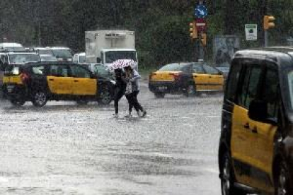 La lluvia colapsa los accesos a Barcelona y complica la circulación en ciudad