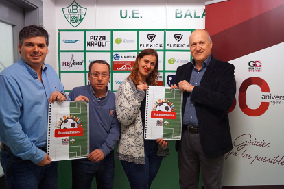 Representantes del club y la academia durante la presentación.