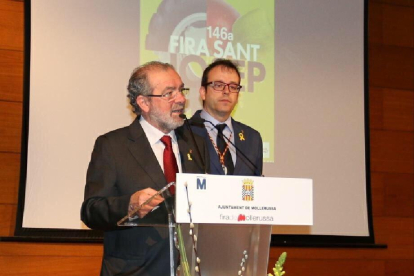El president de la Diputació, Joan Reñé, i l'alcalde de Mollerussa, Marc Solsona, durant l'acte inaugural de la Fira de Sant Josep.