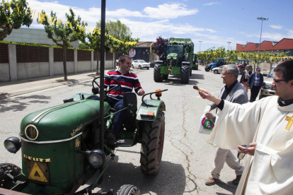 Un total de 55 tractors i dos carretes van desfilar per Cervera.