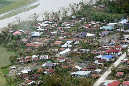 Un poble filipí, completament destruït després del pas del supertifó Mangkhut.