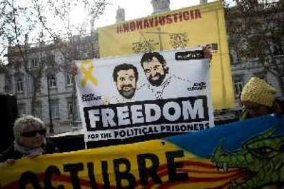 300 manifestantes piden ante el TS la liberación de los independentistas presos