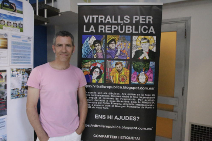 Presenten a l’Ateneu Popular el projecte ‘Vitralls per la República’