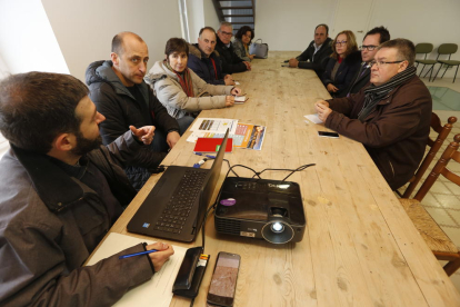 La reunión celebrada ayer en el Centro de Interpretación de Mas de Melons en Castelldans.