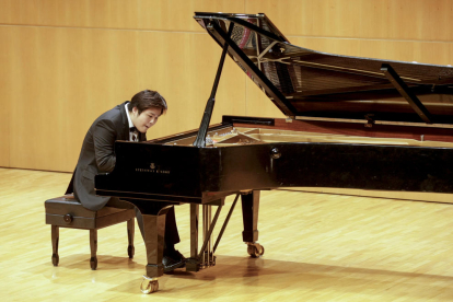Concierto de piano del joven surcoreano Minjae Back, ayer en la semana cultural del Conservatori.
