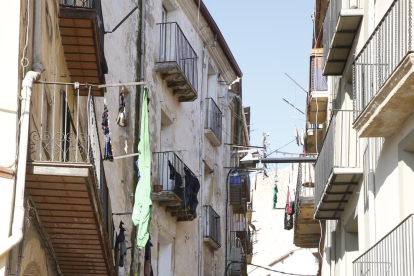 Imatge del carrer Botera del centre històric de Balaguer.