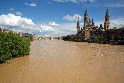 Incomunicado un barrio de Alfocea, en Zaragoza, a causa de la crecida del Ebro