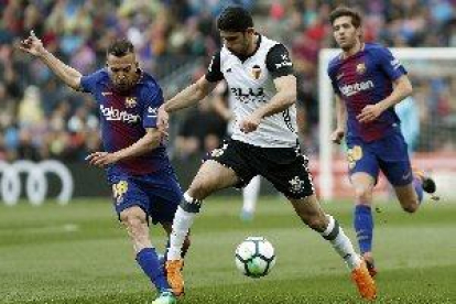 El Barcelona recupera sensaciones ante el Valencia y se acerca al título