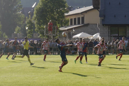 L’Osca va obrir la seua sèrie d’amistosos golejant el Montsó.