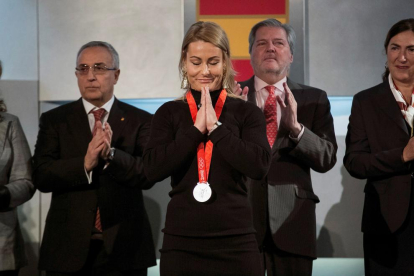 Valentín recibe su medalla olímpica