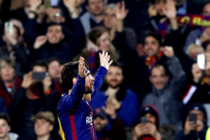 Messi celebra un dels seus dos gols davant d’un Camp Nou que va tornar a rendir-se en una nova exhibició de l’argentí.