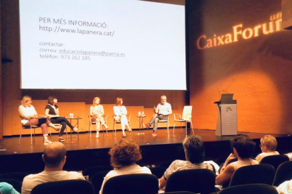 Presentación ayer en CaixaForum Lleida de la programación de teatro y música del ‘Apropa Cultura’.