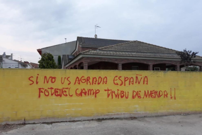 Denuncien pintades contra el sobiranisme en cases de Vallfogona de Balaguer