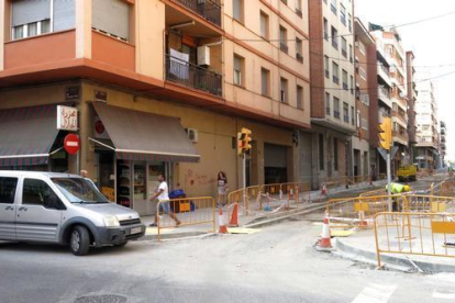 Un tram del carrer Comtes d'Urgell de Lleida canvia de sentit