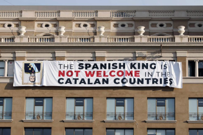 El president del Parlament, el de la Generalitat, del Senat, la del Congrés, del Govern central i els reis, ahir a Barcelona.