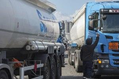 França prepara un impost per als camions que circulen per les seues carreteres