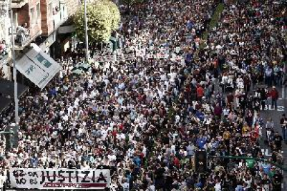 Miles de personas protestan en Pamplona contra la sentencia de Alsasua