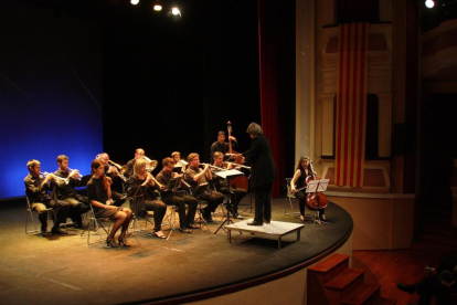 La Bellpuig Cobla, el año pasado en un acto de homenaje a Josep Maria Bernat en el Teatre Armengol. 