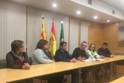 Lapeña y miembros de su equipo ayer en rueda de prensa.