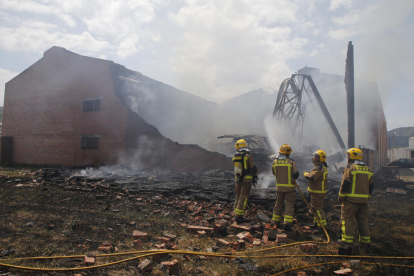 En Puiggròs ardieron 500 toneladas de estiércol. 