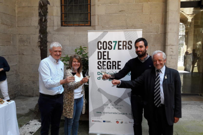 Xavier Farré (Costers), Rosa Pujol (Diputación), Pau Llop (diseñador) y Salvador Puig (Incavi).