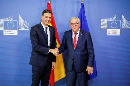 Juncker traslada a Sánchez la impresión positiva de los presupuestos españoles
