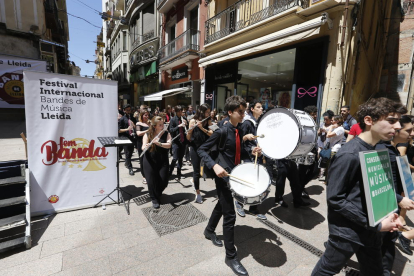 Las bandas llenaron la plaza Paeria de música durante la jornada de ayer, que culminó con el concurso en el Auditori Enric Granados. 