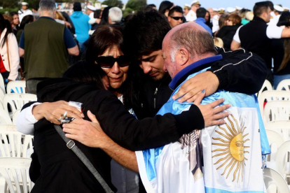 Familiares y amigos de tripulantes del submarino argentino ARA.