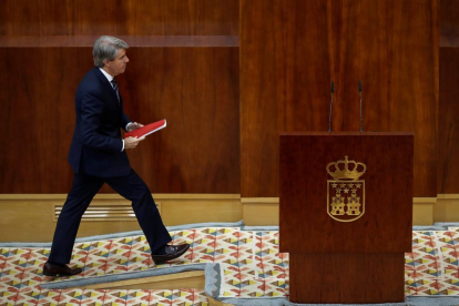 El candidato a la presidencia de Madrid, Ángel Garrido, ayer, durante su investidura, que se vota hoy.