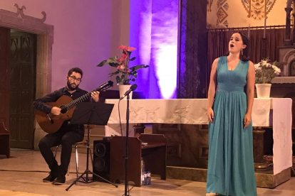 Un momento del concierto de Natalia Labourdette y Javier García . 