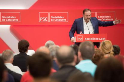 El ministro de Fomento, José Luis Ábalos, ayer, en Barcelona.