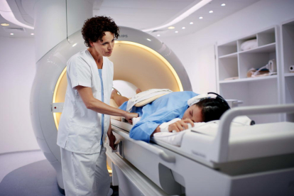 Un pacient se sotmet a una resonància magnètica