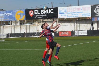 El Tàrrega i el Torrefarrera van disputar un igualat partit que va acabar caient del costat local.