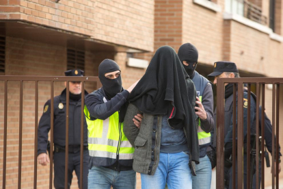 Imagen de la detención del presunto yihadista en Vitoria