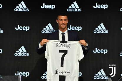 Cristiano Ronaldo fue presentado ayer como nuevo futbolista de la Juventus.
