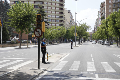 Semáforos sin funcionar ayer en la avenida Prat de la Riba. 