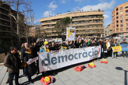 La manifestació a la plaça Paeria (esquerra), concentració matinal a Lleida (a dalt) i pels Jordis a les Borges (a baix).